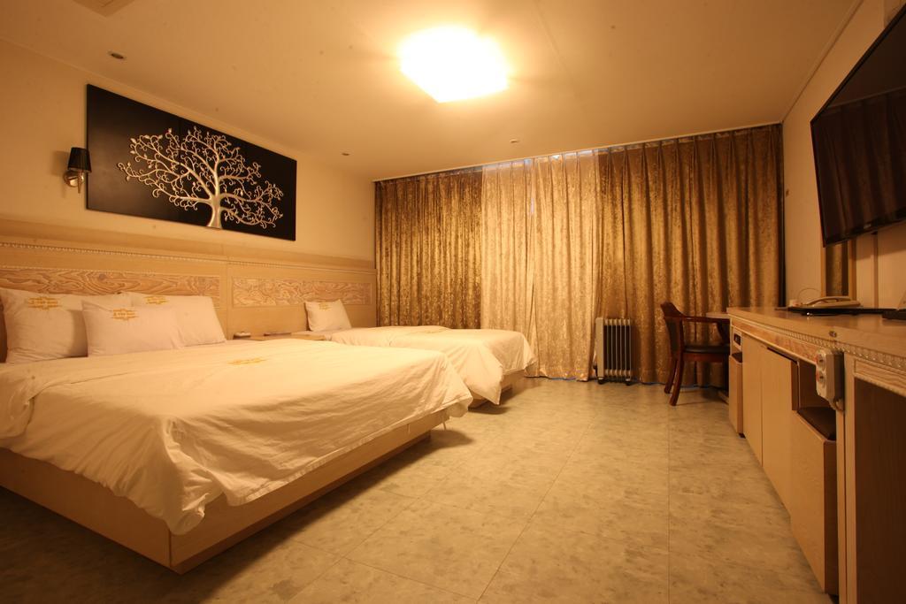 J-Top Hotel Siheung Chambre photo